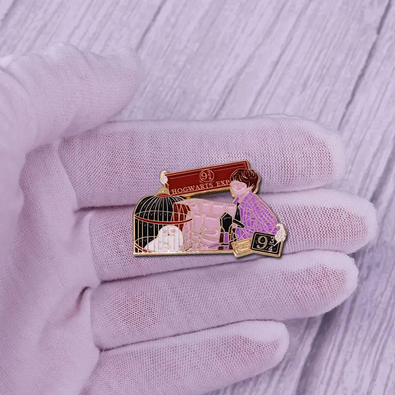 Wizarding World Express Platform Baggage Pin - Image 3